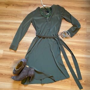 Banana Republic Size 2 army green half-zip dress